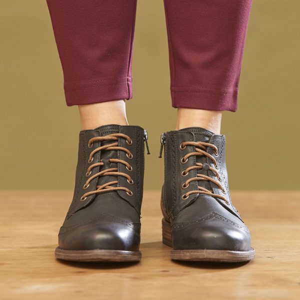 Sienna74 brogue boots